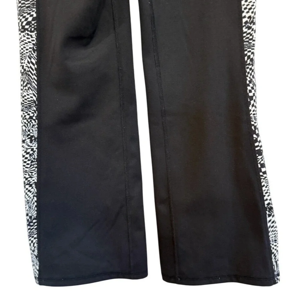 Free People Movement Checkmate Flare Leggings Black White Stripe Pants Sz XS - Picture 16 of 16
